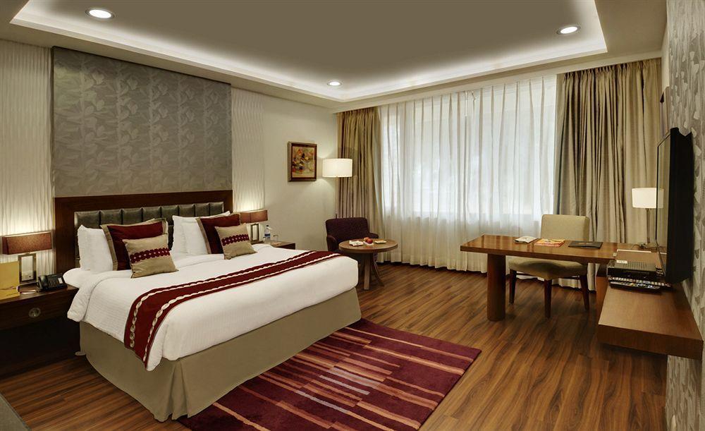 32Nd Milestone Hotel Gurgaon Exterior photo