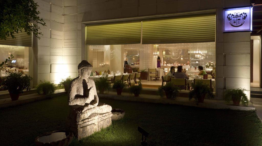 32Nd Milestone Hotel Gurgaon Exterior photo